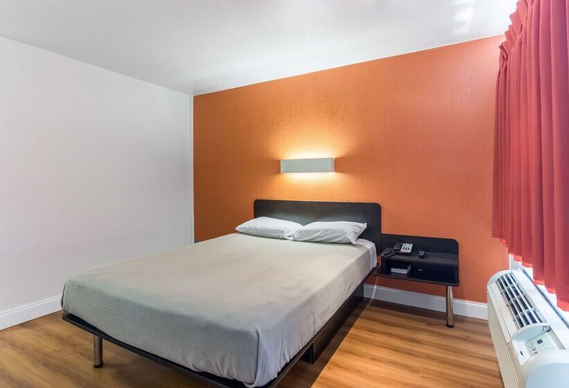 Motel 6   Pensacola West