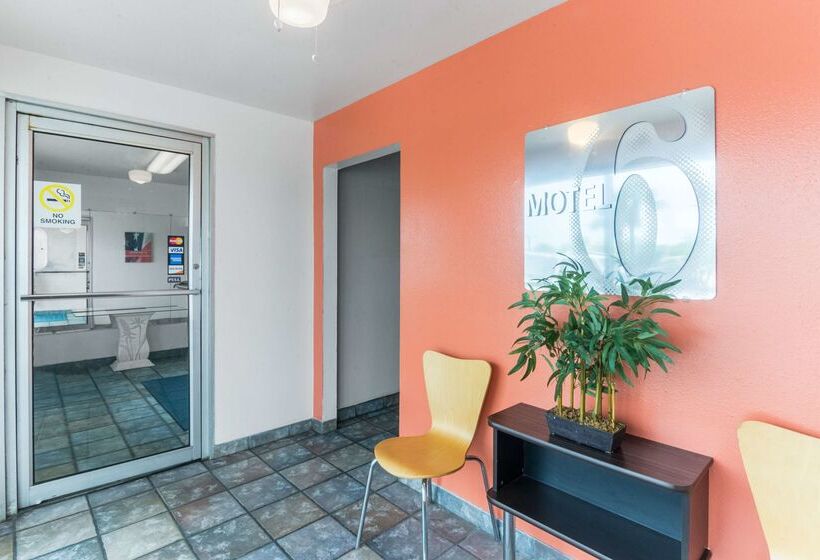 Motel 6   Pensacola West