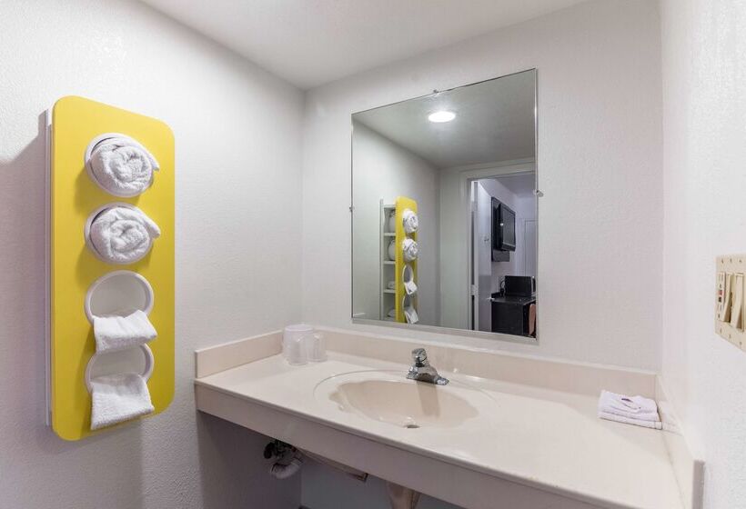 Motel 6   Pensacola West