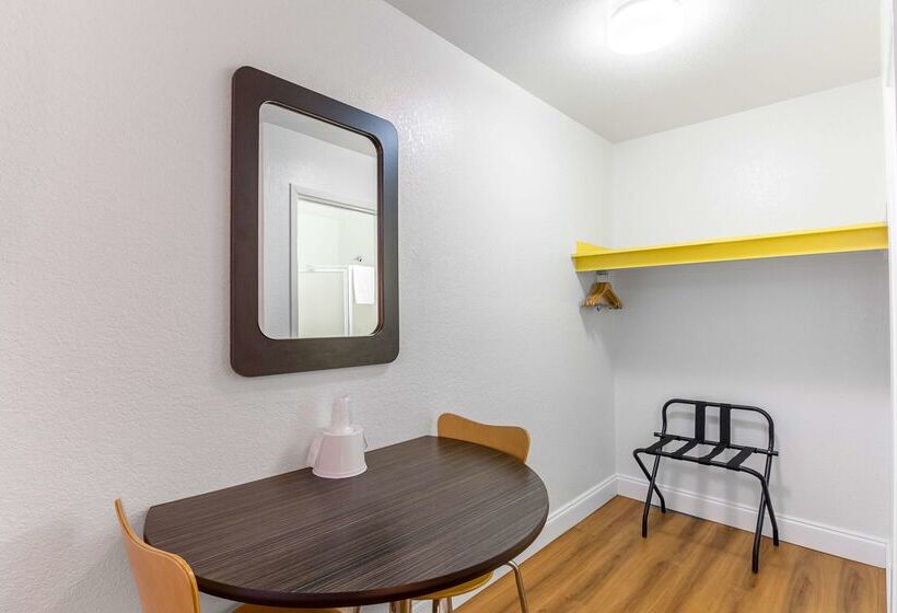 Motel 6   Pensacola West