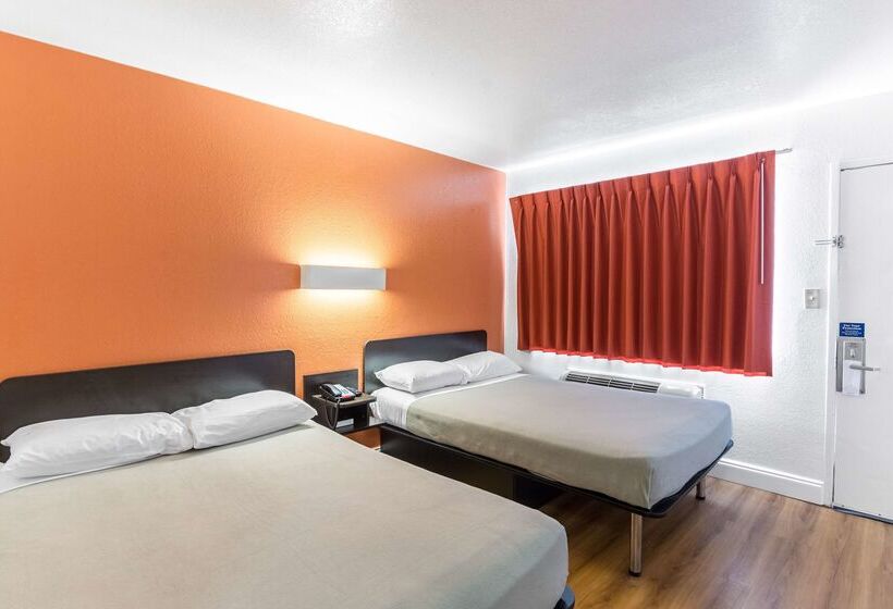 Motel 6   Pensacola West