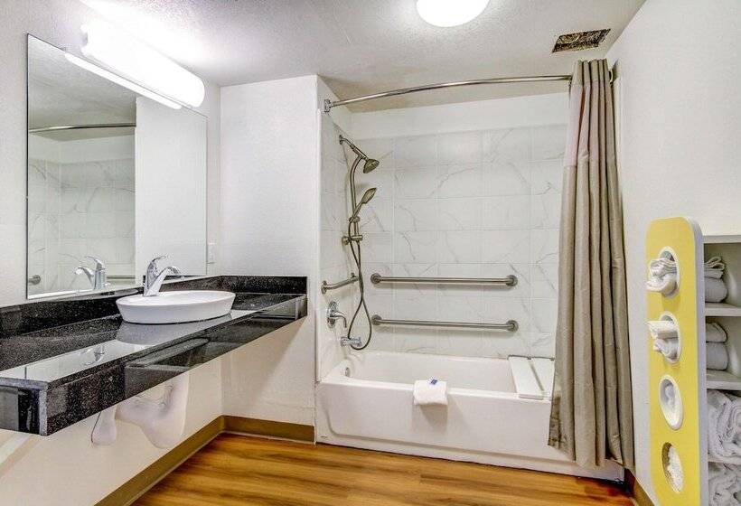 Motel 6 Waco   Lacy Lakeview