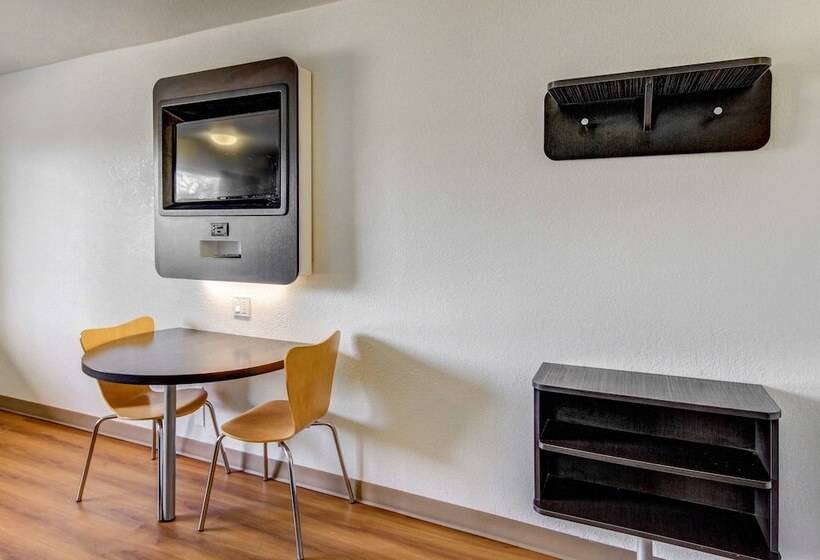 Motel 6 Waco   Lacy Lakeview