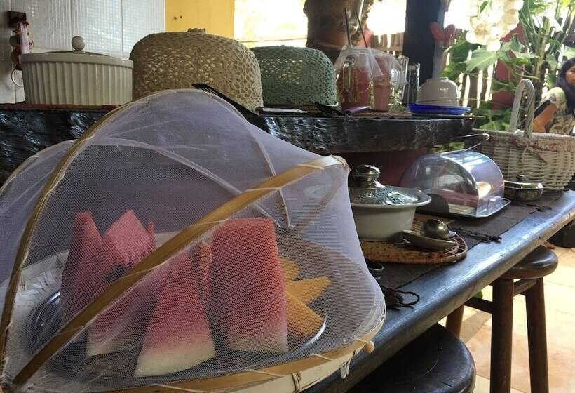 تختخواب و صبحانه Bebel Kite House