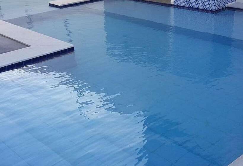 ホテル Conterraneo