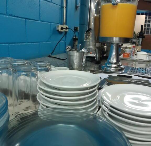 Отель Cumbipar King