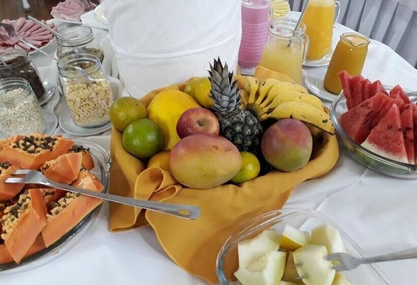 Mova Hotel D Oeste Localizado Em Frente A Praça Principal Da Cidade, Na área Central Pé Na Praça