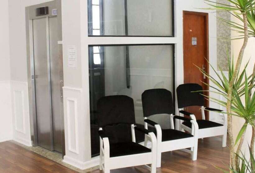 Mova Hotel D Oeste Localizado Em Frente A Praça Principal Da Cidade, Na área Central Pé Na Praça