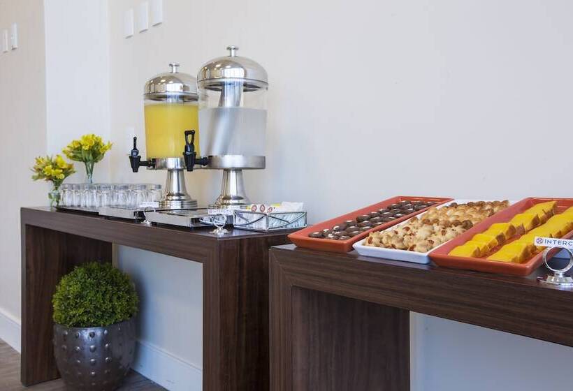 Отель Intercity Suape Costa Dourada