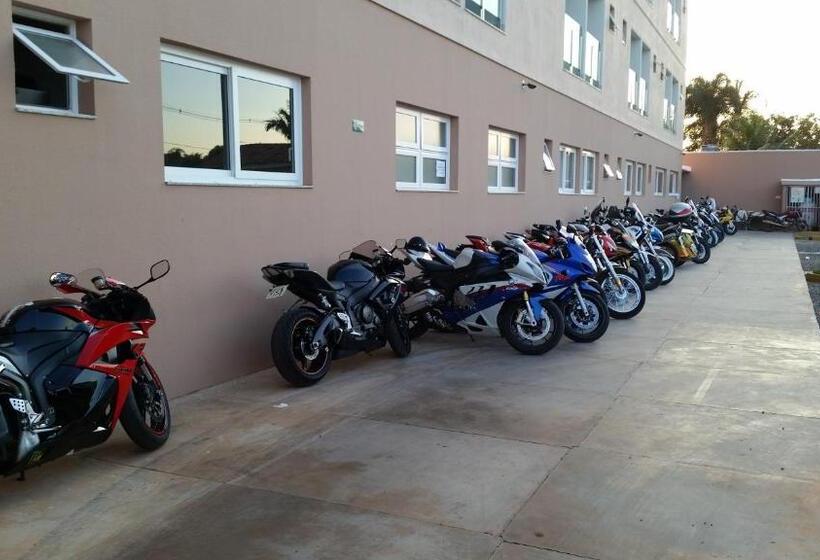 בית מלון כפרי Kamur Plaza