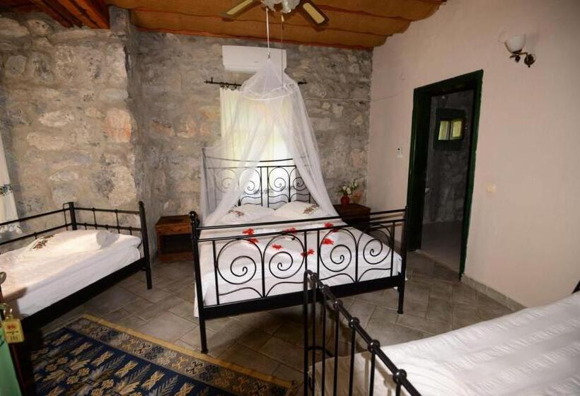 هتل Otantik Tas Ev