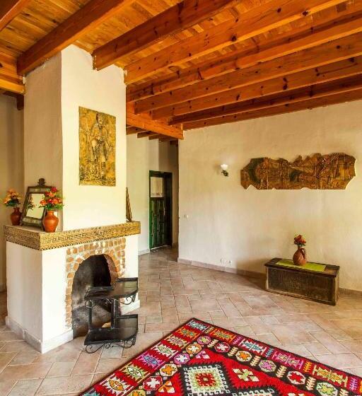 هتل Otantik Tas Ev