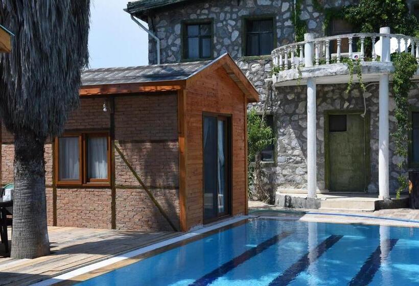 Отель Otantik Tas Ev