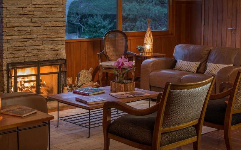 Отель Parador Lumiar