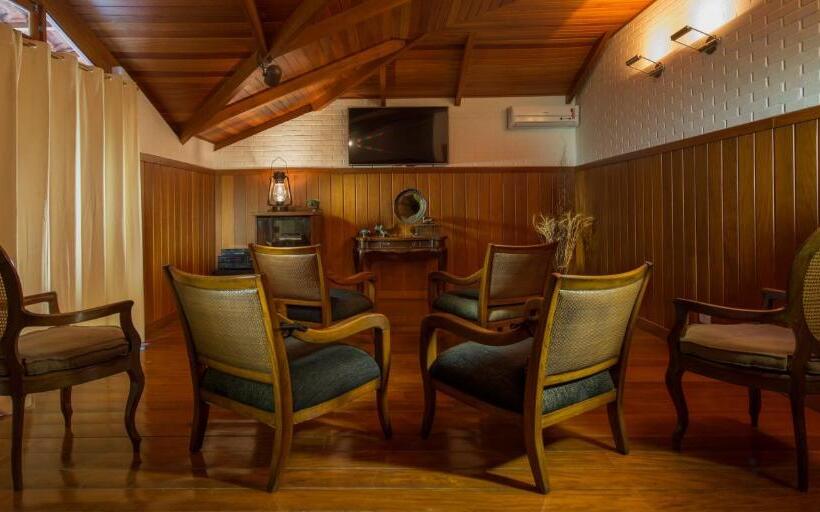 Отель Parador Lumiar