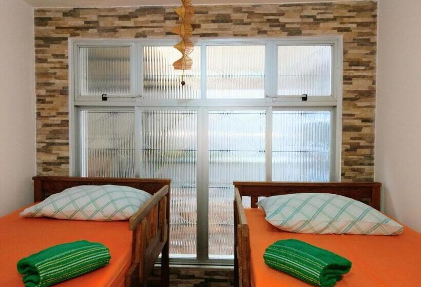 Casa De Mainha Friendly Hostel