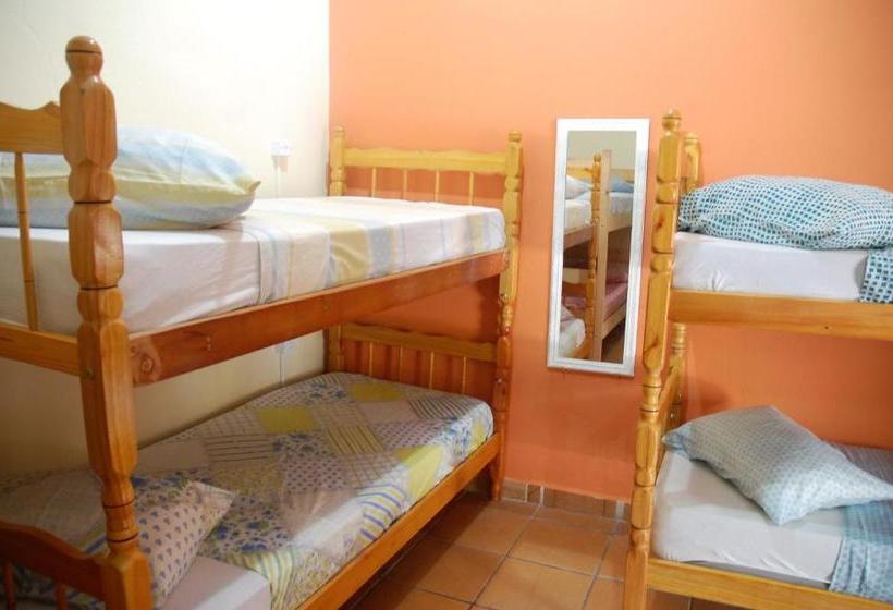 בית מלון כפרי Ilhabela Hostel