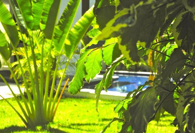 בית מלון כפרי La Réserve Design Villas