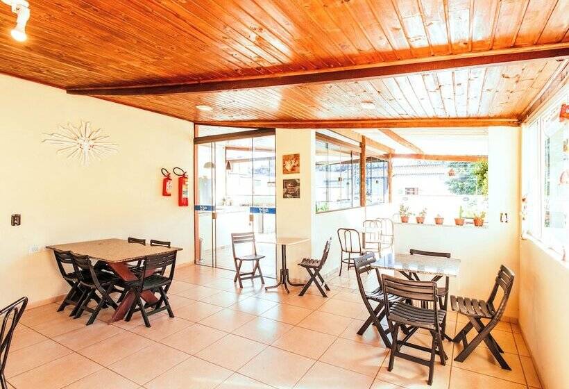 הוסטל Velinn Pousada Praia Do Pereque