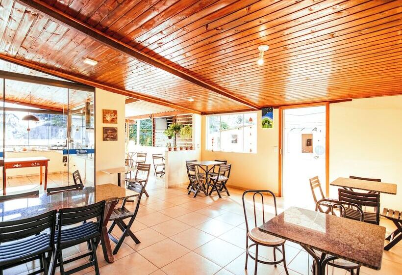 הוסטל Velinn Pousada Praia Do Pereque