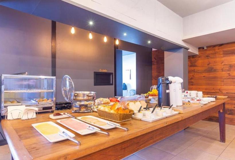 호텔 Comoditá Ltda