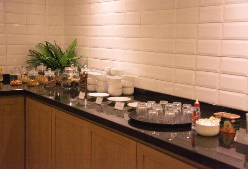 Отель Nhtel Acomodações