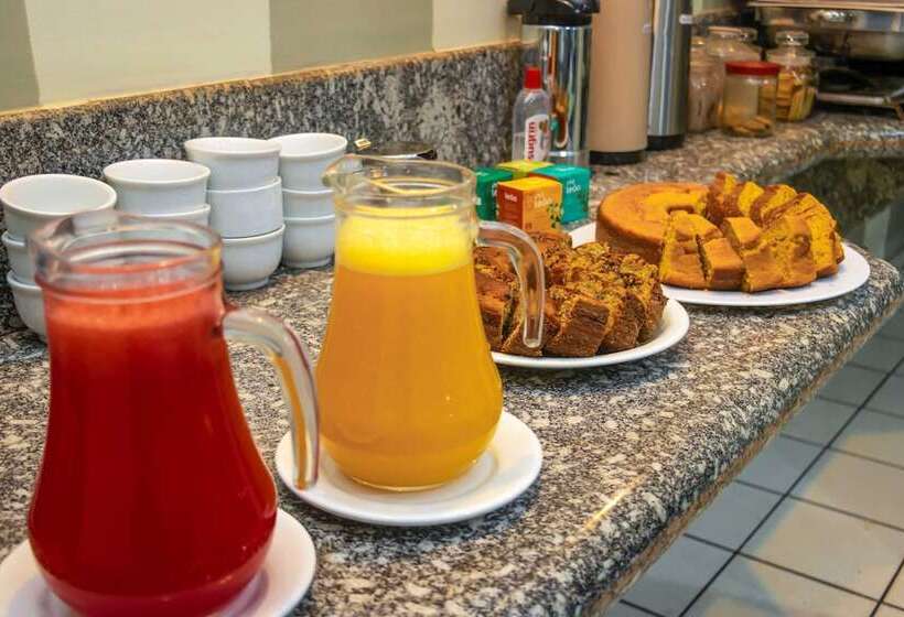 Отель Portucali