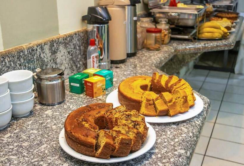 Отель Portucali