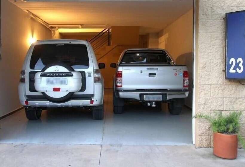 Liverpool Hotel & Motel