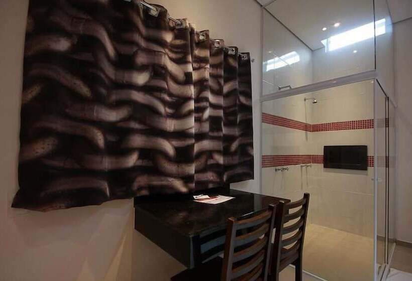 Liverpool Hotel & Motel