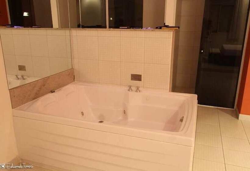 Liverpool Hotel & Motel