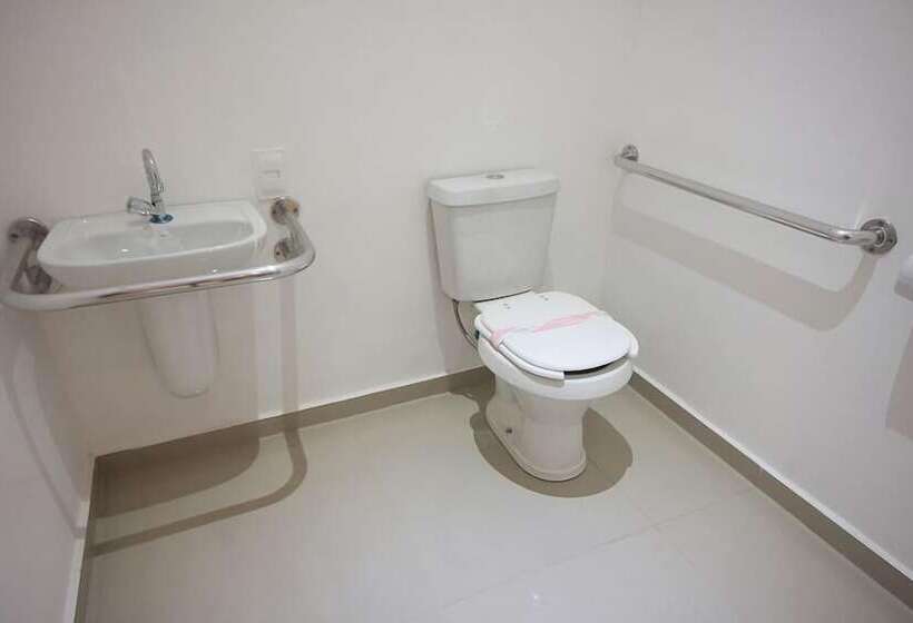 Liverpool Hotel & Motel