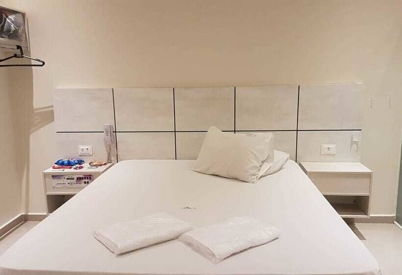 Liverpool Hotel & Motel