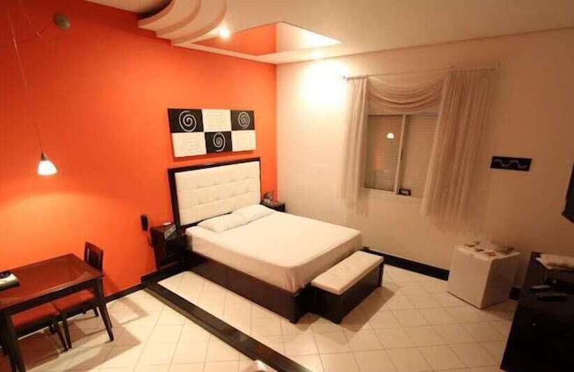 Liverpool Hotel & Motel