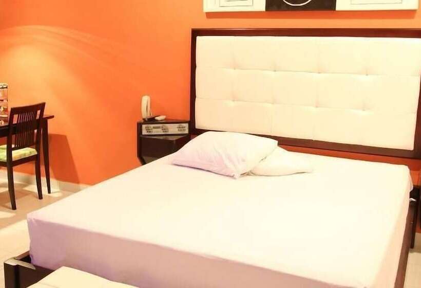 Liverpool Hotel & Motel