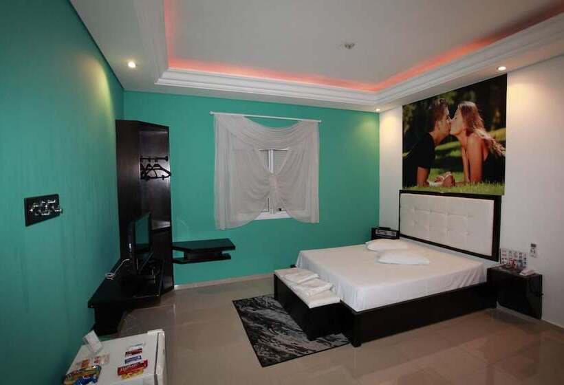 Liverpool Hotel & Motel