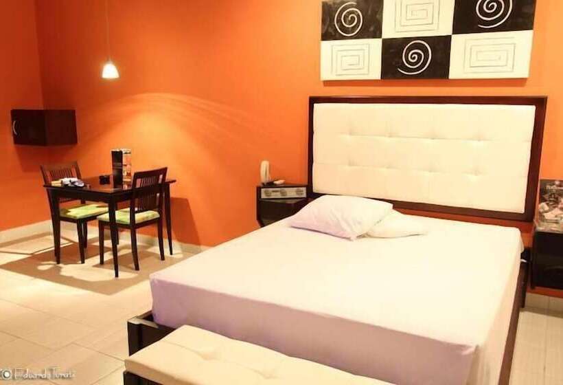 Liverpool Hotel & Motel