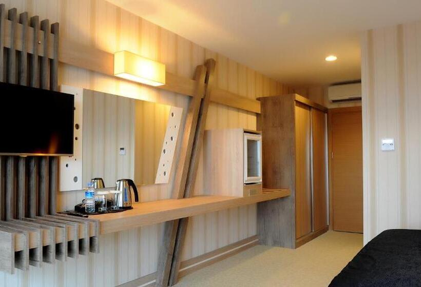 تختخواب و صبحانه Neba Royal