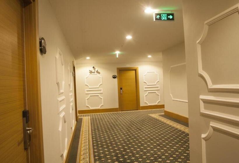 تختخواب و صبحانه Neba Royal