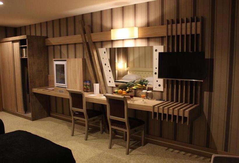 تختخواب و صبحانه Neba Royal