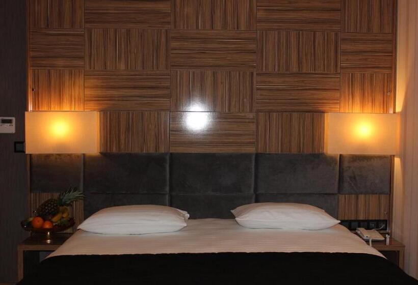 تختخواب و صبحانه Neba Royal