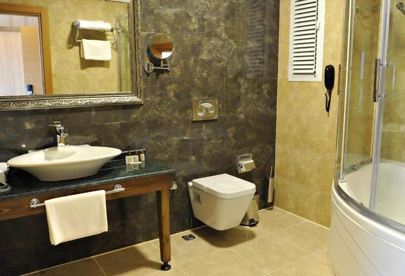 تختخواب و صبحانه Neba Royal