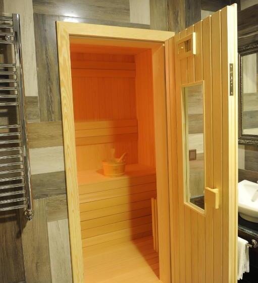 تختخواب و صبحانه Neba Royal