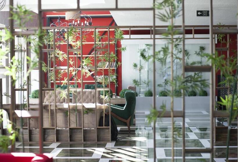 تختخواب و صبحانه Neba Royal