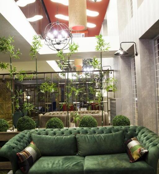 تختخواب و صبحانه Neba Royal