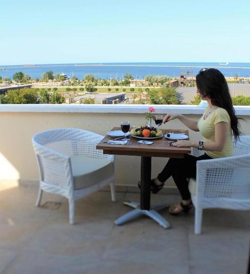 تختخواب و صبحانه Neba Royal