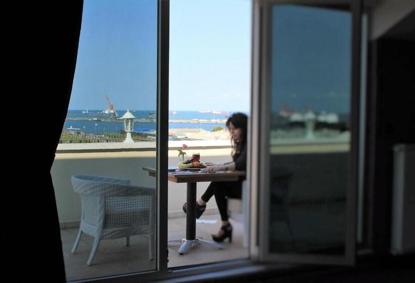 تختخواب و صبحانه Neba Royal