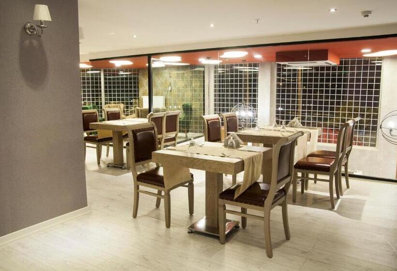 تختخواب و صبحانه Neba Royal