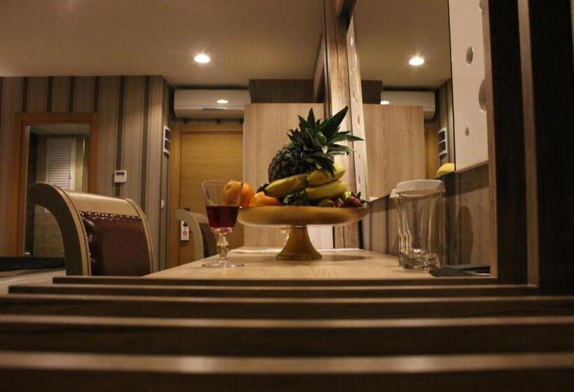 تختخواب و صبحانه Neba Royal