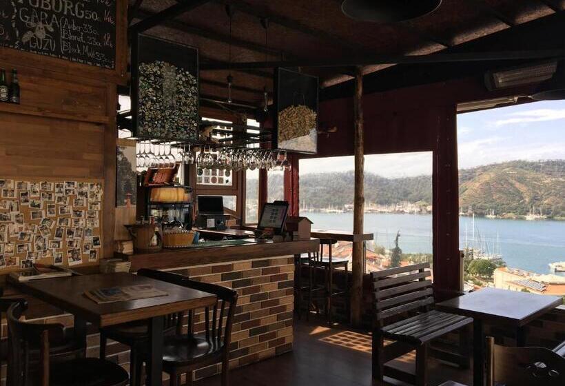 El Camino Hostel & Pub